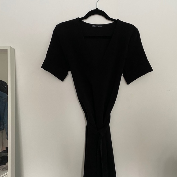 Zara v neck t-shirt dress - Picture 2 of 3